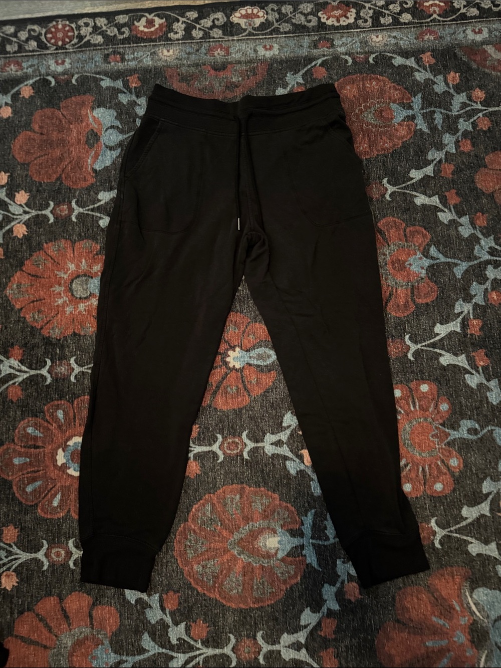 Athleta medium short joggers